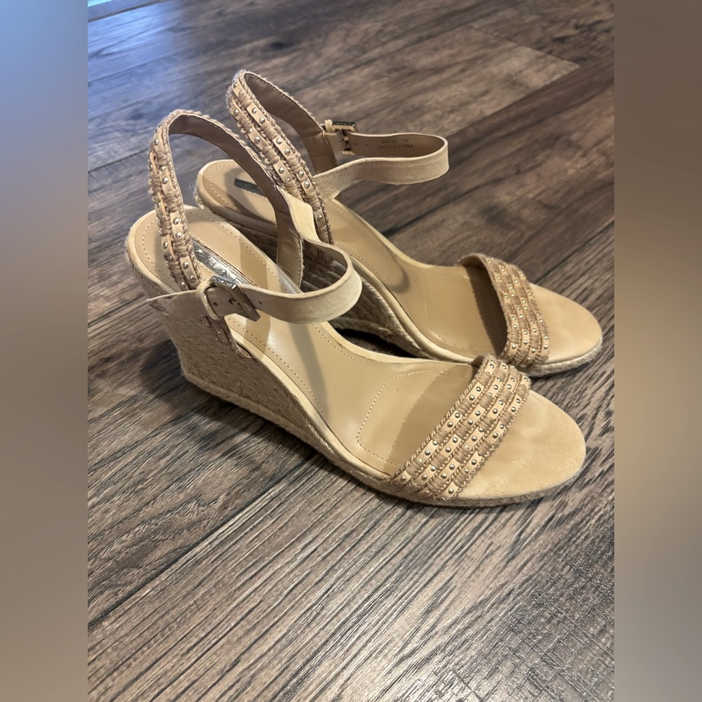 New Without Box Tahari Walsh Wedge Sandal Size 11 Tan